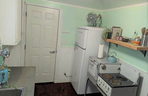 Westlake Cabina | Ticketmaster Chamber - Lakefront Studio Vacation Rental