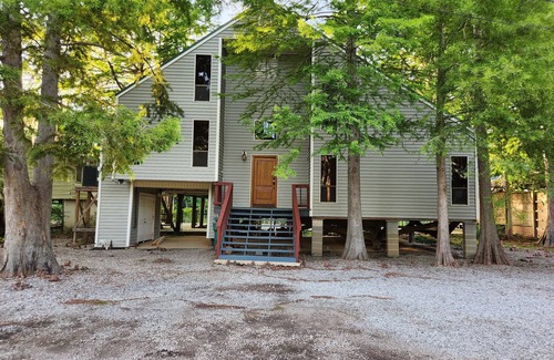Springfield Casa | Tickfaw River House - sleeps 8- has 5 beds