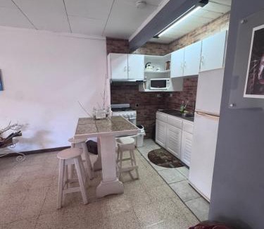 Mata Redonda Apartamento | Tico Experience in a Family-Friendly Neighborhood
