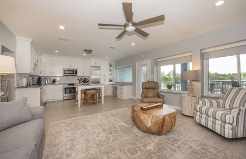 Panacea Condominio | Tide Creek Bungalow, Panacea...Marina/Bay Views, 2 Balconies, Pool, No Boats