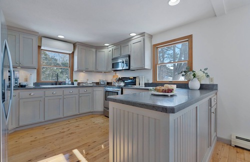 Camp Ellis Casa | "Tide Vibes" at Ferry Beach - a 4 Bed/3 Bath Spacious Retreat for 13!