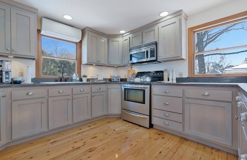 Camp Ellis Casa | "Tide Vibes" at Ferry Beach - a 4 Bed/3 Bath Spacious Retreat for 13!