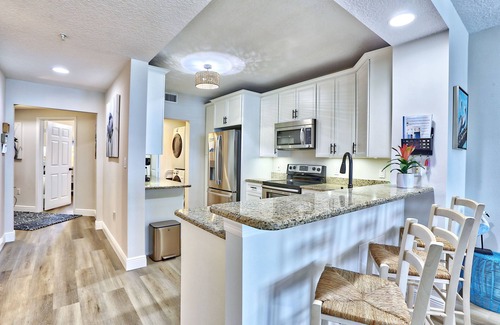 North Redington Beach Condominio | Tides 2-423 - Coastal Beach Club with Fabulous Amenities!