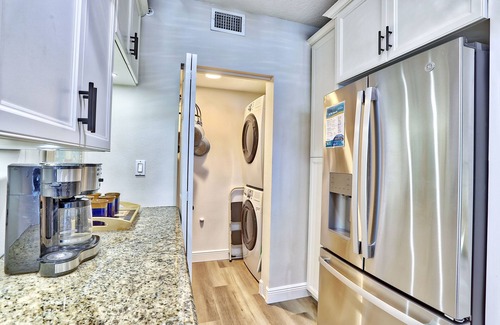 North Redington Beach Condominio | Tides 2-423 - Coastal Beach Club with Fabulous Amenities!