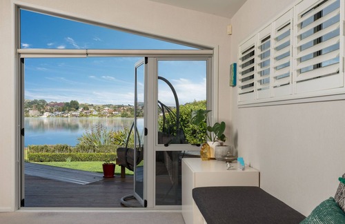 Maungatapu Casa | Tides Inn.... Spacious and Unique Waterfront Holiday