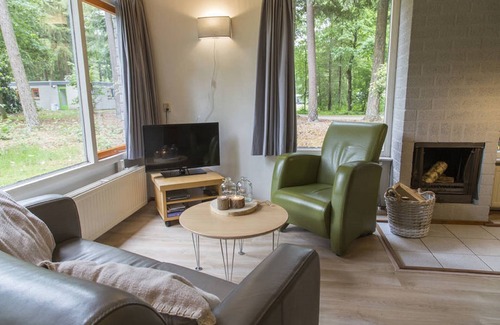 Epe Casa | Bungalow bien amueblado con chimenea en Veluwe