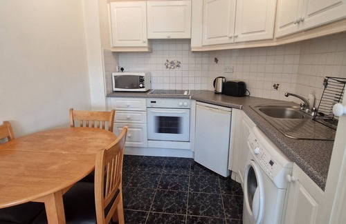 Cork Apartamento | Tidy, Spacious & Quiet 2BD on Edge of Cork City