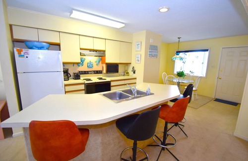 Midtown Ocean City Condominio | Tiffanie by the Sea 319D-Oceanside 55th St, W/D, AC