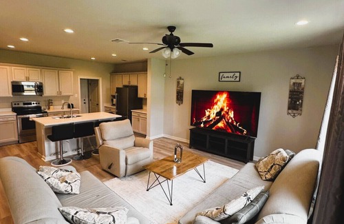 Highlands - Perkins Casa | Tigers Stripe Stay Luxury Retreat by LSU - CL5602