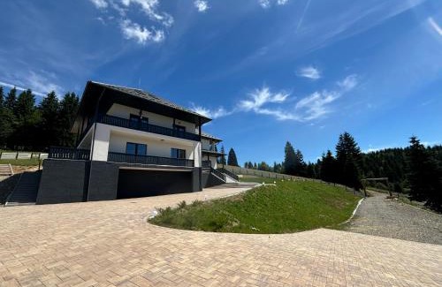 Piatra Fantanele Casa | Tihuța Village