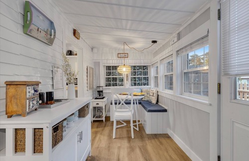 Dennis Port Casa | Excelente Casita en Cape Cod! 1 Hab, Cerca Playas/AC/Ducha Ext/Fogata/Perros OK