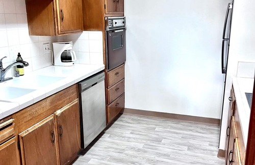 Point Loma Heights Condominio | Tiki Condo -charming, tropical, retro; great location near beach; pool & parking