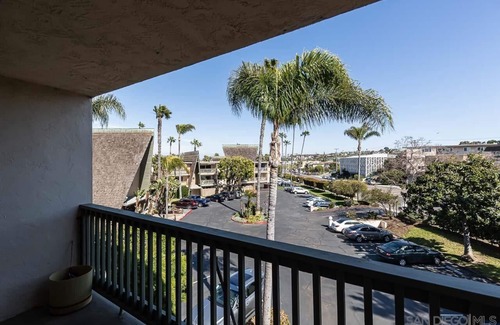 Point Loma Heights Condominio | Tiki Condo -charming, tropical, retro; great location near beach; pool & parking