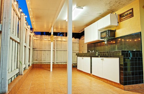 Southwest Casa | Tiki Hut / Pool 4 BR Coastal Cottage- Vacaciones de ensueño