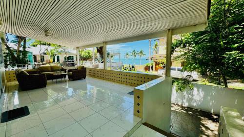 Nong Chaeng Casa | Tiki White House