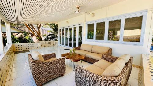 Nong Chaeng Casa | Tiki White House