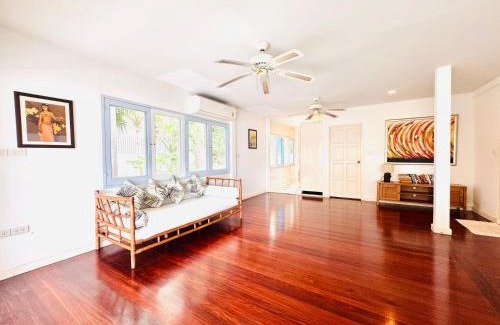Nong Chaeng Casa | Tiki White House