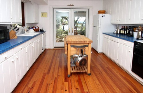 North Myrtle Beach Cabina | Tilghman-Boyce Cottage - Get Back to Nature - Private Beach - Overlooks the Marsh