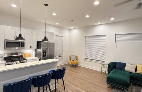 North Houston Casa | Tima Luxury Rental