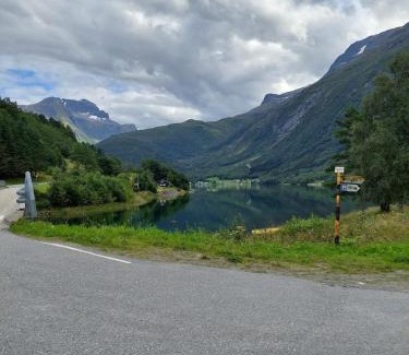 Nesset Casa | timber cabin Eresfjord med båt til leie