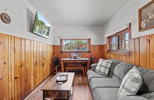 Colorado Springs Casa | Timber Lodge #1