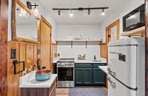 Colorado Springs Casa | Timber Lodge #1