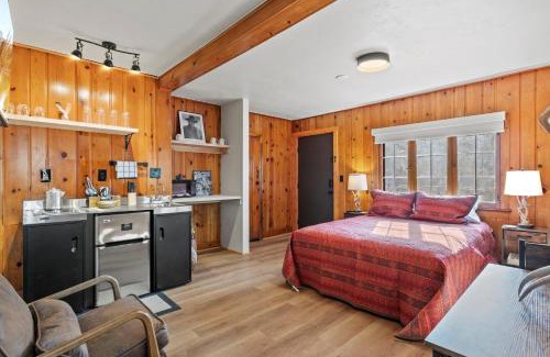 Colorado Springs Casa | Timber Lodge #17