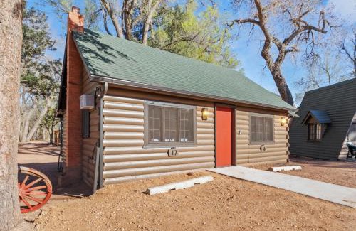 Colorado Springs Casa | Timber Lodge #17
