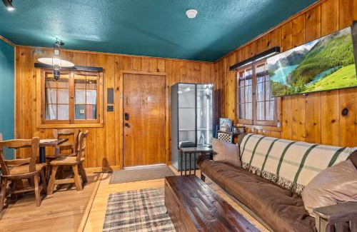 Colorado Springs Casa | Timber Lodge #30