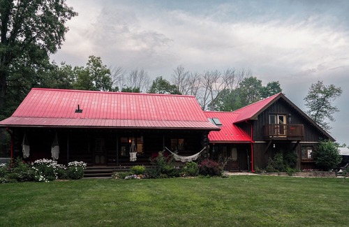 Centre Wellington Casa | Timber Sky Estate - Family & Pet-Friendly Log Cabin in Elora