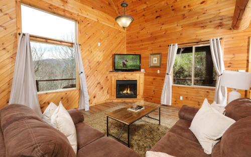 Gatlinburg - Pigeon Forge Villa | Timber Toy