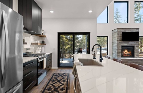 Lead Casa | Timber Trails: Pet-Friendly Haven for Adventurers