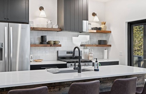 Lead Casa | Timber Trails: Pet-Friendly Haven for Adventurers