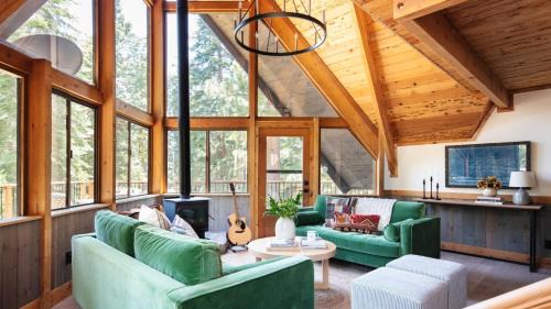 Carnelian Bay Chalet De Esquí | Timberline by AvantStay Stunning Chalet Cabin w Hot Tub Pool Table Home Theater