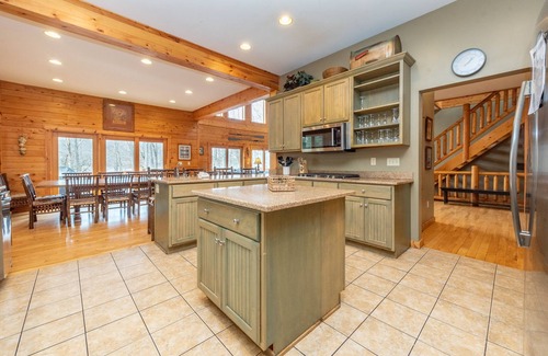 Thayerville Casa | Timberlodge: casa grande frente al lago con piscina cubierta privada