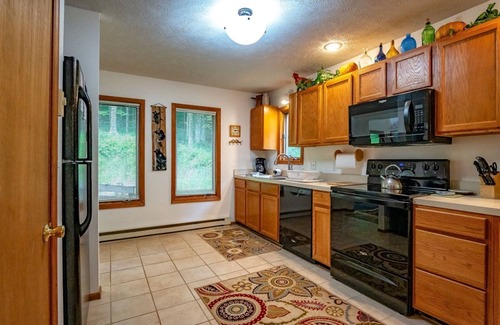 Old Timberline Casa | Timberly - 699 Ridge Road Timberly - Private Wooded Lot, Outdoor Hot Tub, Pool Table, Pet Friendly, Lake Access!