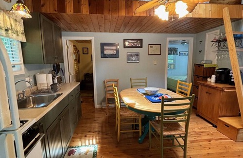 Meredith Cabaña | Timbers Cottage. Lake Winnipesaukee shared waterfront.