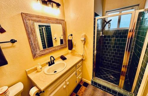 North Fork Apartamento | Timberview Suite-Hot Tub-Forest Views-Sleeps 2