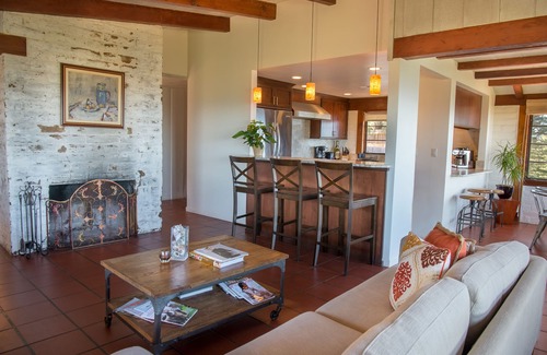 Carmel Casa | Tiempo Honrado Adobe Home - Barrido Ocean View.