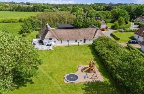 Esbjerg Municipality Apartamento | Time out in the 400-year-old farm