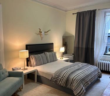 Midtown West Casa | TIME SQUARE 42nd Street Private Room