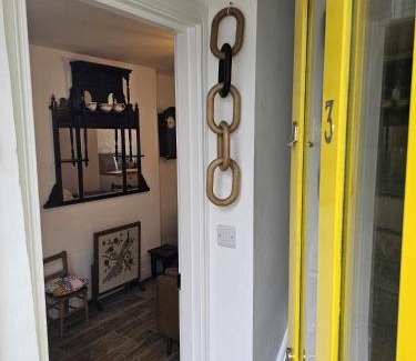 Carrickfergus Casa | Time Stands Still Cottage