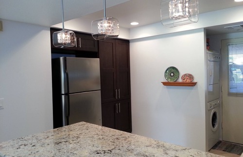 Palm Desert Condominio | Relájese, estás en casa! Recién actualizado cocina, hermosas vistas al jardín, los pasos para poner en común ..