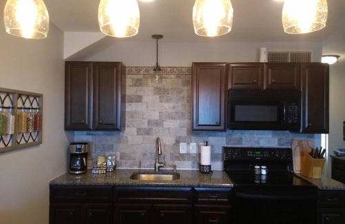 Canyon Lake Condominio | "Viaje en el tiempo" a Canyon Lake Condo w / Lakeview