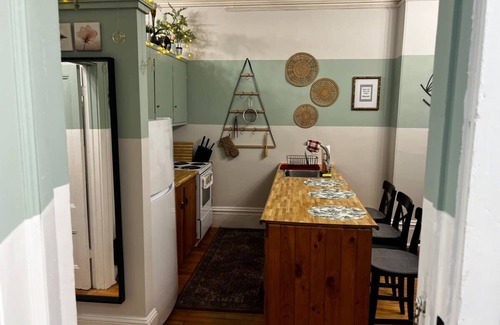 South End Apartamento | Timeless Comfort, Downtown Halifax Living