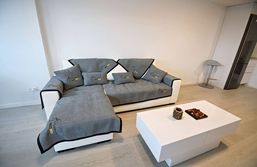 Rivas-Vaciamadrid Apartamento | Timeless Elegance in Rivas