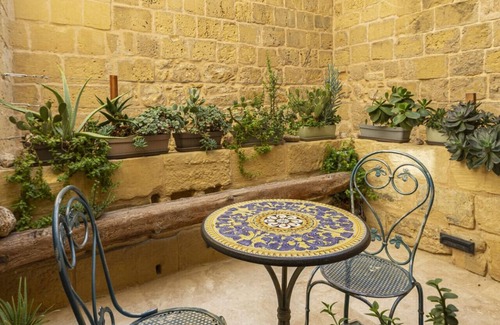 Victoria Apartamento | Timeless Elegance: 900-Year-Old Renovated Studio