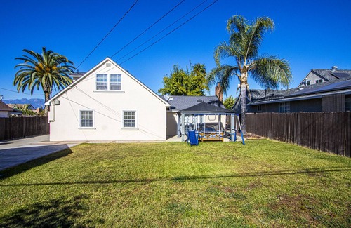 Walnut Valley Casa | Timeless Elegance + Prime Location