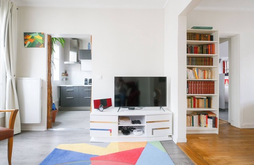 11th Arrondissement Apartamento | Timeless Harmony
