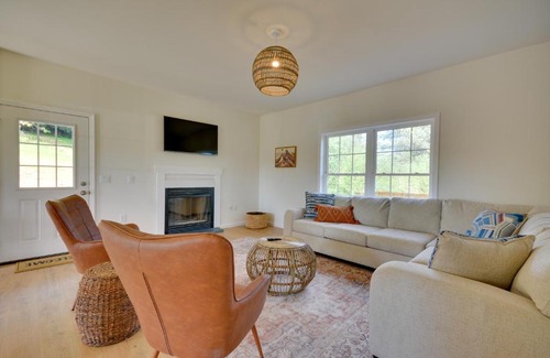 Vesta Casa | Timeless Hillsville Farmhouse Blue Ridge Parkway!